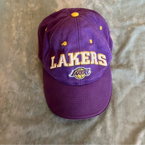 Retro Los Angeles Lakers Strapback Hat - Picture 2 of 7